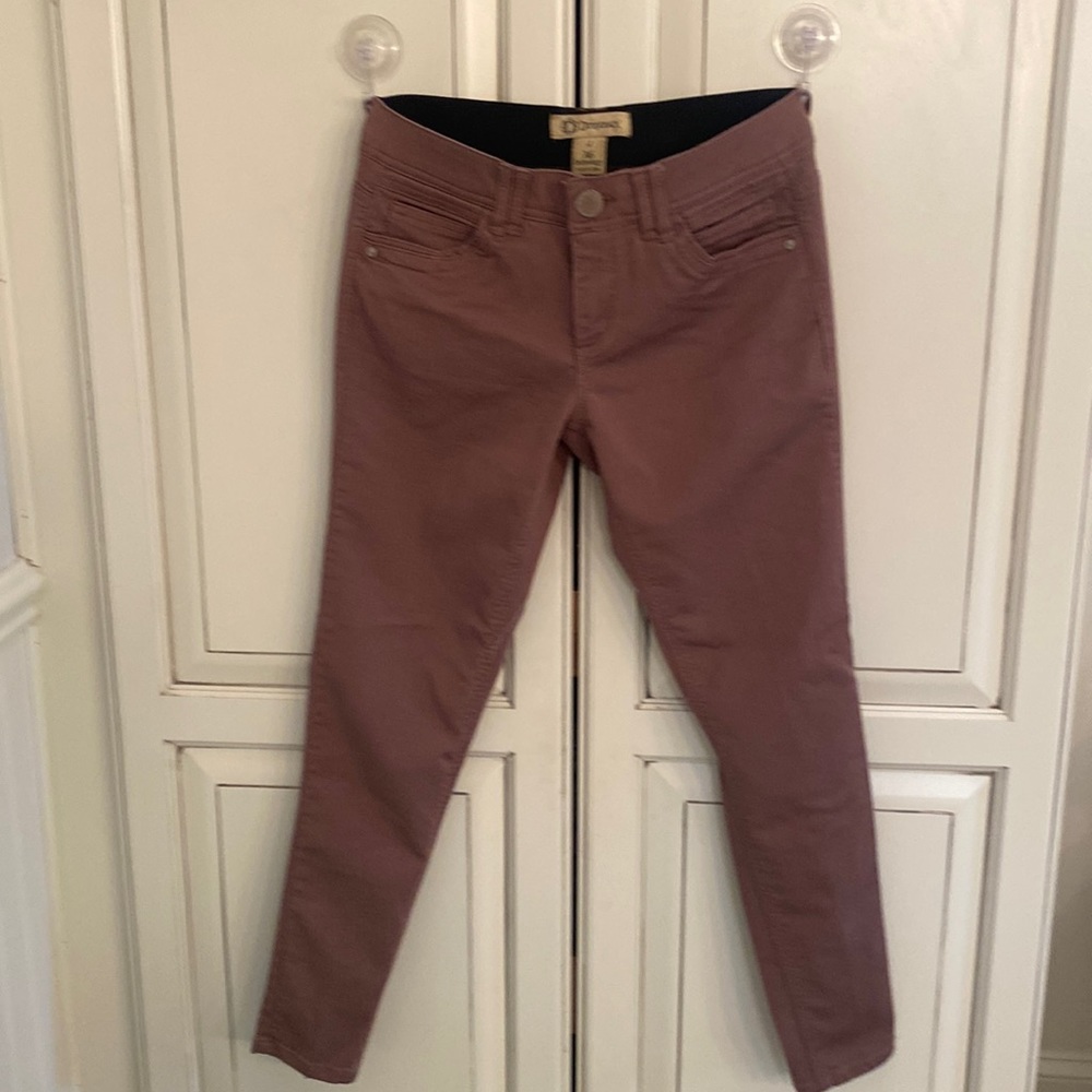 Size 4 Democracy pants/jeggings. Mauve. “Ab” Solution technology for curves.